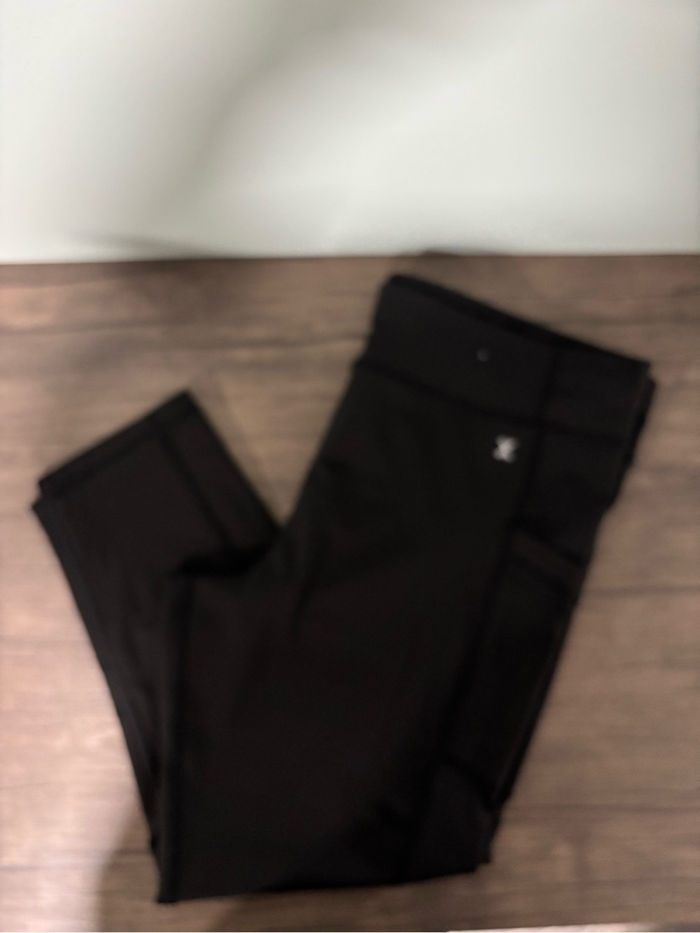 Xersion Black Woman’s Performance Leggings with Side Pocket Accent